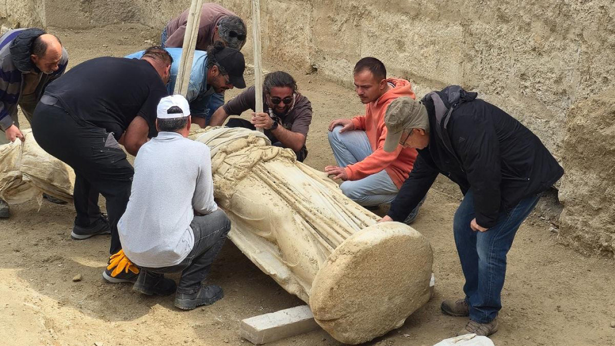 Εντυπωσιακό άγαλμα της θεάς Αθηνάς στη Λαοδίκεια της Μικράς Ασίας