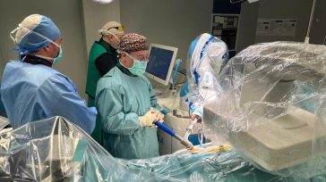 Πρώτη εφαρμογή ολικής αρθροπλαστικής ισχίου με το ρομποτικό σύστημα Rosa στο Metropolitan General