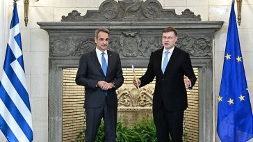 Ευρωπαίος Επίτροπος Ντομπρόβσκις: Εντυπωσιακή η πρόοδος της Ελλάδας σε μεταρρυθμίσεις, χρέος και ανεργία