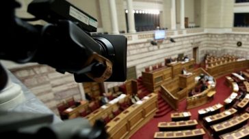 Βουλή: Υπερψηφίστηκε το νομοσχέδιο για την απλούστευση του επιχειρείν και την ανάπτυξη