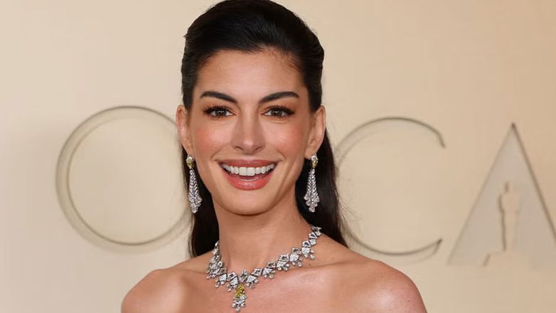 Anne Hathaway: Αναδείχθηκε «η πιο όμορφη γυναίκα στον κόσμο» – Δείτε πώς ήταν πριν τις πλαστικές