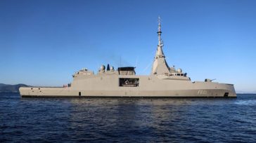 Έφτασε στο λιμάνι του Πειραιά η φρεγάτα «Κίμων»