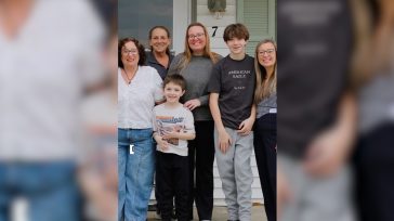 Έκανε τρεις δουλειές για να πάρει πίσω το σπίτι της γιαγιάς της