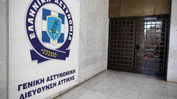 Παραδόθηκε ο δράστης της επίθεσης σε περιπτερά στα Εξάρχεια