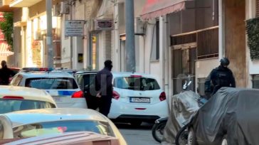 Έφοδος των αστυνομικών στο σπίτι του ταμπουρωμένου