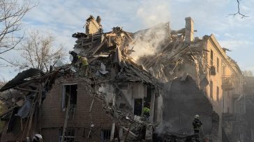 Ρωσικό σφυροκόπημα στην Ουκρανία: 4 νεκροί, δεκάδες τραυματίες