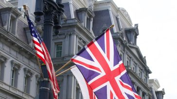 Ουάσινγκτον: Υποδέχτηκαν τον βασιλιά Κάρολο με σημαίες της Αυστραλίας