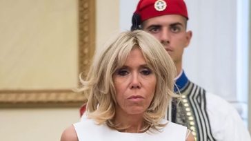 Η πρώτη εμφάνιση της Brigitte Macron στο κέντρο της Αθήνας – Μαγνήτισε τα βλέμματα!