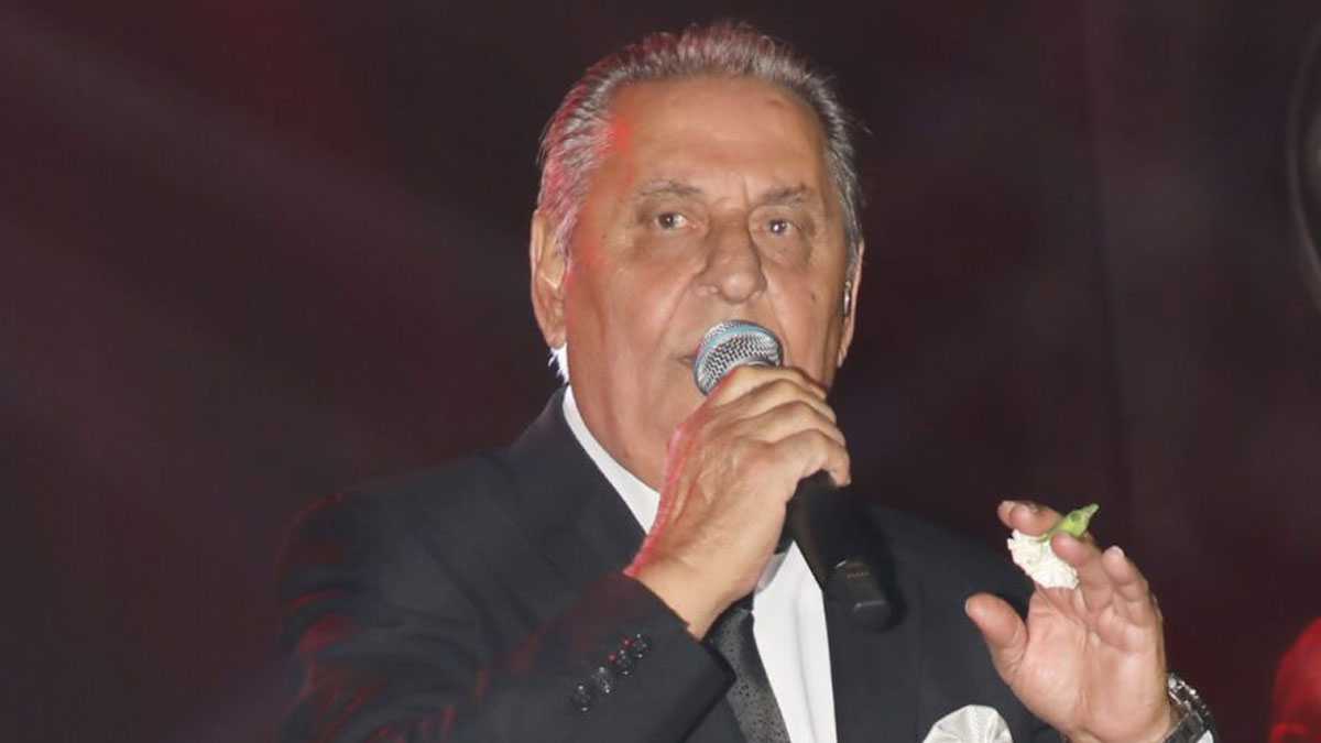 Viral στιγμιότυπο: Ο Ζαφείρης Μελάς διέκοψε το live και άφησε το κοινό άφωνο!