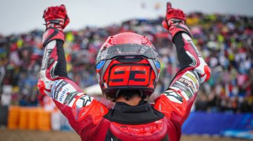 Πτώση, αλλαγή, νίκη: Ο Marc Marquez ξανά στην κορυφή του MotoGP σε ένα δραματικό Sprint
