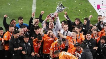 ΟΦΗ: Γύρο θριάμβου με πούλμαν στο Ηράκλειο