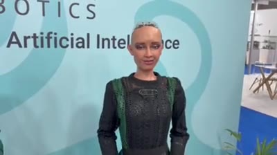«Σοφία»: Το ρομπότ που μιλά και αναγνωρίζει πρόσωπα