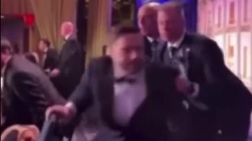 Πράκτορες απομακρύνουν τον αντιπρόεδρο των ΗΠΑ τη στιγμή της επίθεσης – Βίντεο