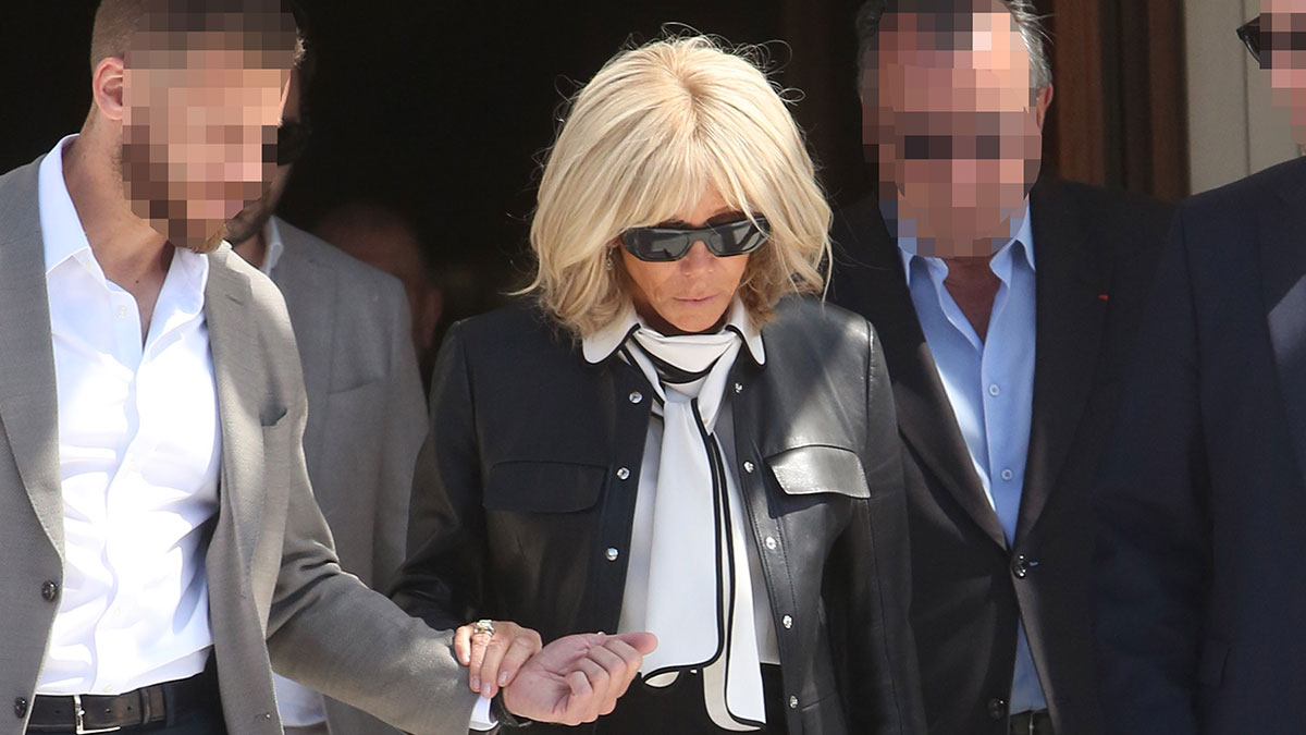 Μπριζίτ Μακρόν: Με μίνιμαλ κομψό σύνολο στη νέα της εμφάνιση στο κέντρο της Αθήνας