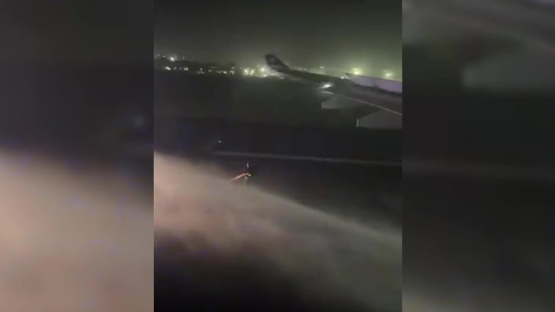 Τραυματίστηκαν επιβάτες κατά την εκκένωση αεροπλάνου με φλεγόμενο κινητήρα