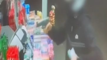 Βίντεο ντοκουμέντο με ανήλικο δράστη να σημαδεύει με όπλο ιδιοκτήτη περιπτέρου