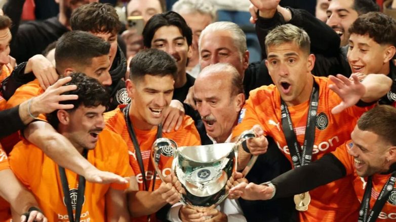 Ο Γκαγκάτσης παραχώρησε το Κύπελλο στον Τζώρτζογλου