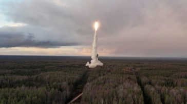 Οι παγκόσμιες στρατιωτικές δαπάνες πλησίασαν τα 3 τρισεκατομμύρια δολάρια το 2025