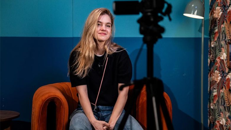 «Girls & Boys»: Τελευταίες παραστάσεις με τη Νατάσα Εξηνταβελώνη, στο Θέατρο Αλάμπρα