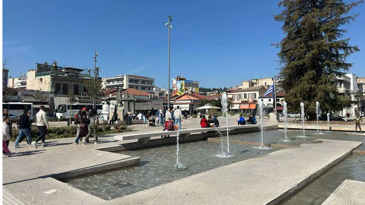 Τρίκαλα: Πεντάχρονος έπεσε σε συντριβάνι στην κεντρική πλατεία