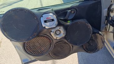 Αχαρνές: Σύλληψη οδηγού για ηχορύπανση από ηχεία αυτοκινήτου