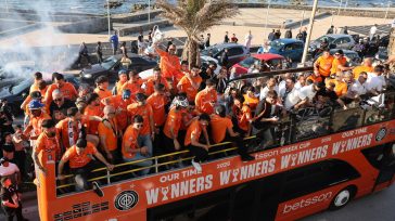 ΟΦΗ: Live η παρέλαση των Κυπελλούχων στο Ηράκλειο