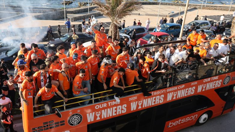 ΟΦΗ: Live η παρέλαση των Κυπελλούχων στο Ηράκλειο