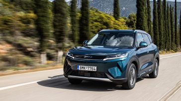 ATTO 2 DM-i: Πρώτη οδηγική εμπειρία με το compact SUV της BYD με την προηγμένη τεχνολογία Super Hybrid DM-i.- Ποιες είναι οι τιμές