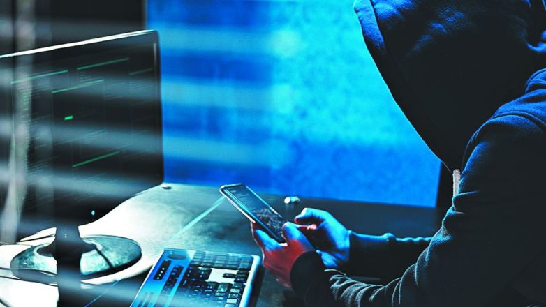 Στο «κόκκινο» η πολιτική αντιπαράθεση για τις υποκλοπές