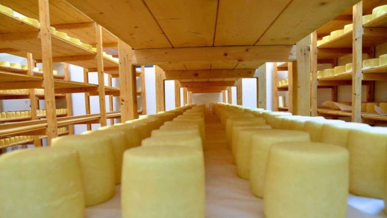 «Αποπλέουν» τα ώριμα τυριά της Λέσβου