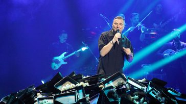 Αντώνης Ρέμος: Aνακοίνωση – έκπληξη για τις εμφανίσεις και τη μεγάλη συναυλία του