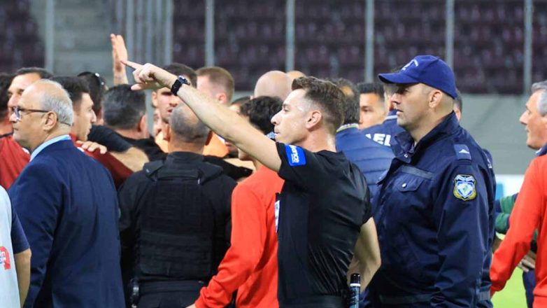 Αποκλειστικό: «Αν δεν εμφανιστούν, δεν θα αρχίσω το δεύτερο ημίχρονο…»