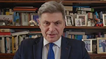 Φαραντούρης: Συμπόρευση με ΠΑΣΟΚ αλλά παραμονή στην Ευρωβουλή