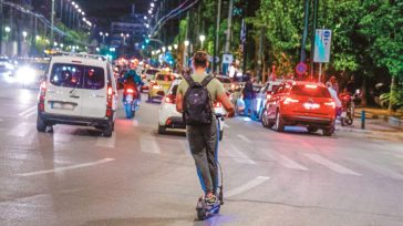 Ηλεκτρικά πατίνια: Ελλιπής νομοθεσία και απουσία κανόνων οδικής κυκλοφορίας