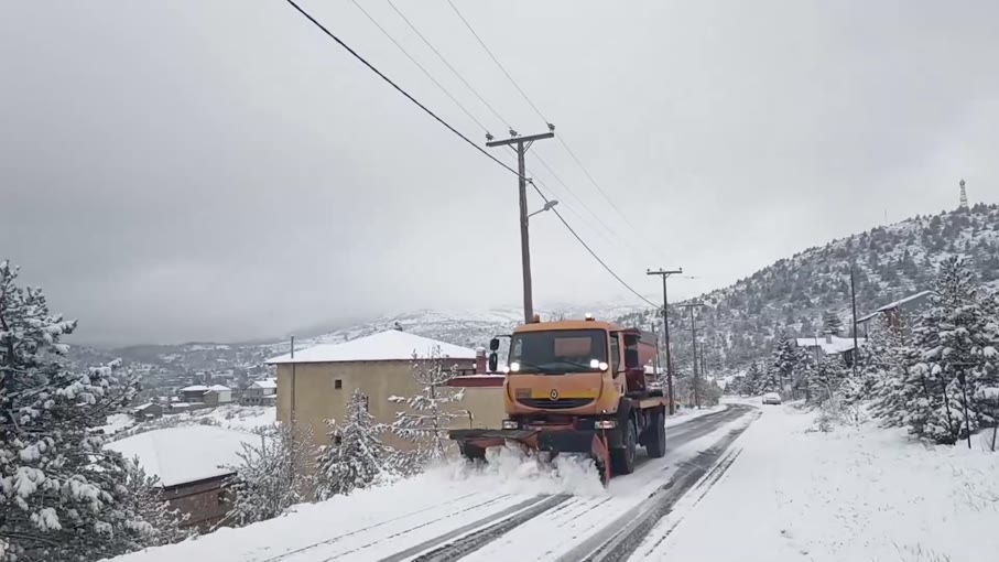 Πρωτομαγιάτικος χιονιάς: Εντυπωσιακά τοπία σε Παρνασσό, Σέλι, Ορεινή Κορινθία και Πήλιο