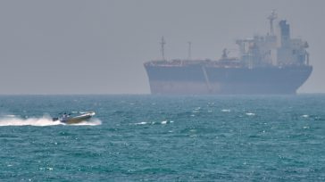 Επίθεση σε φορτηγό πλοίο στα Στενά του Ορμούζ