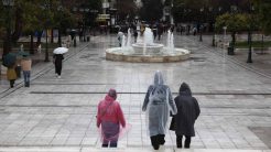 Καιρός: Χειμωνιάτικο σκηνικό με βροχές και 9 μποφόρ