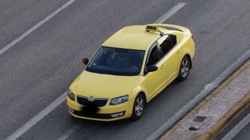 Έπνιγαν με ζώνη οδηγούς ταξί και τους λήστευαν
