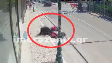 Σοκαριστικό βίντεο με εργαζόμενη να πέφτει με το μηχανάκι της σε τάφρο οπτικής ίνας