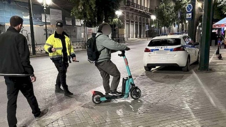 Ο Χρυσοχοΐδης προαναγγέλλει νέες αυστηρότερες ρυθμίσεις για τα πατίνια