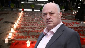 Μπέος: «Να σβηστούν τα ονόματα των Τεμπών από το Σύνταγμα – Να παρέμβει ο Μητσοτάκης»