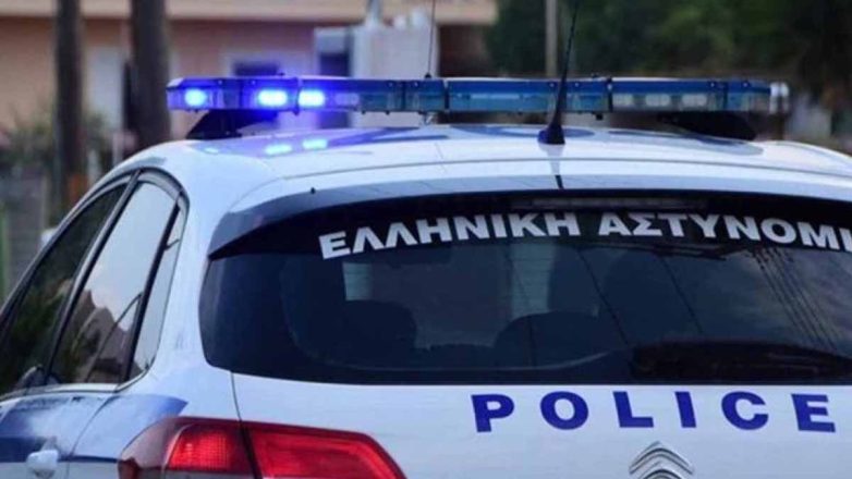 Περιπολικό παρέσυρε 12χρονη έξω από σχολείο στη Σαλαμίνα