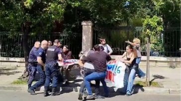 Eπεισόδια έξω από το Μαξίμου με φοιτητές και αστυνομία