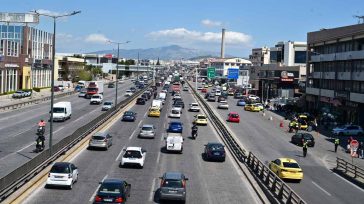 Καραμπόλα τεσσάρων οχημάτων στον Κηφισό