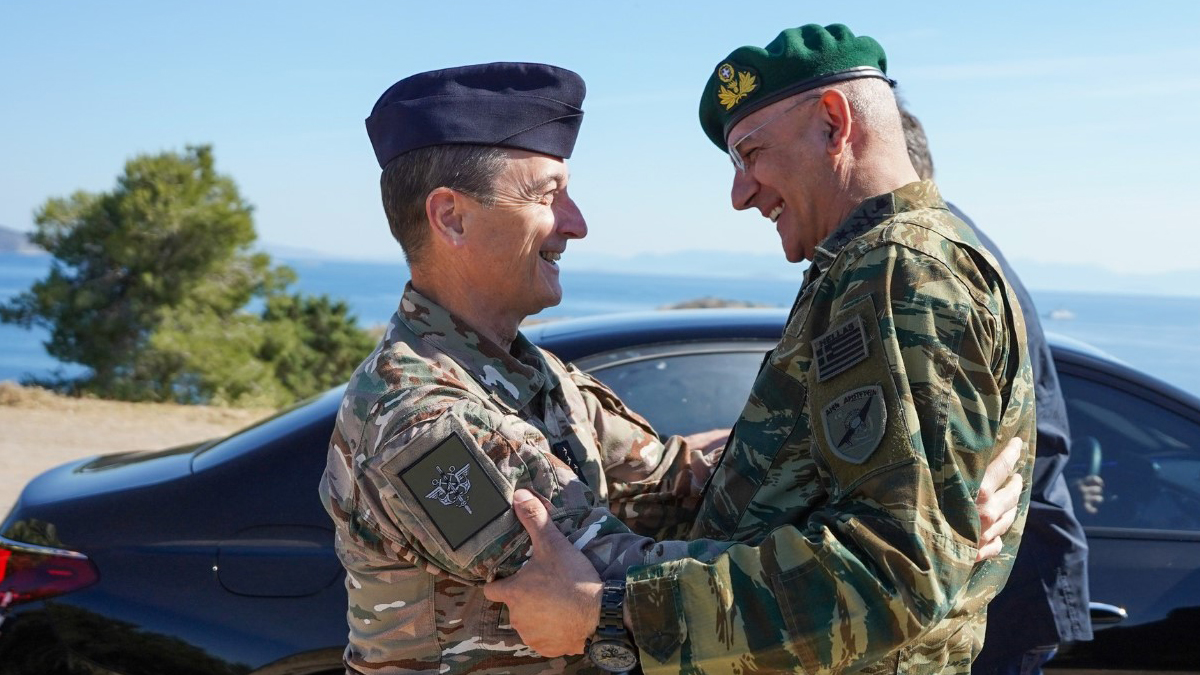 Επίδειξη ισχύος από τις Ειδικές Δυνάμεις παρουσία των Αρχηγών ΓΕΕΘΑ Ελλάδας και Γαλλίας