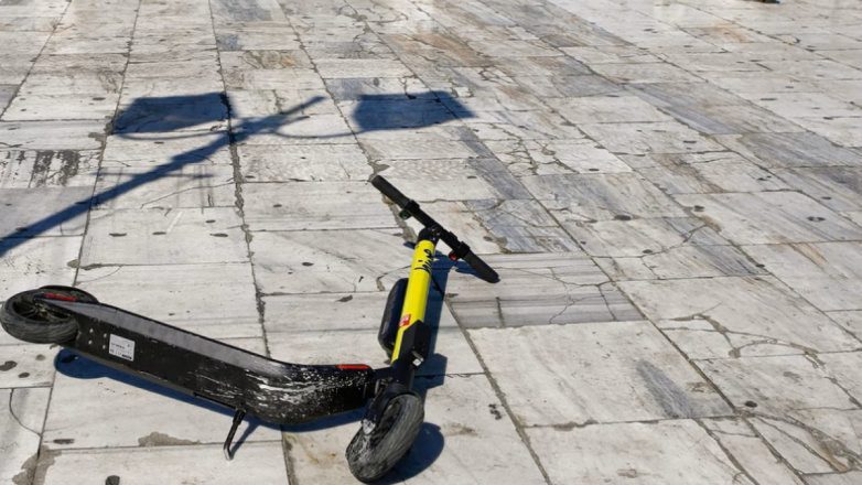 Μάχη για τη ζωή του δίνει ο 12χρονος μετά από τροχαίο με πατίνι