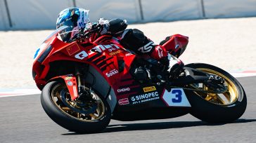 Ο De Rosa με QJ SRK 800 RS πρώτος μεταξύ των αναβατών του WorldSSP Challenge στην Ουγγαρία