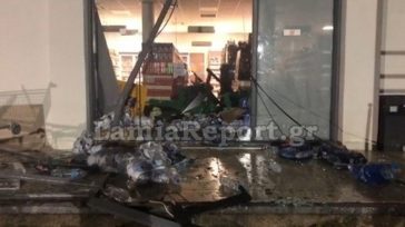 Ανατίναξαν ΑΤΜ στα Οινόφυτα και άρπαξαν 110.000 ευρώ