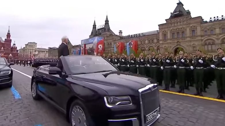 Παρακολουθήστε Live την παρέλαση στην Κόκκινη Πλατεία στη Μόσχα