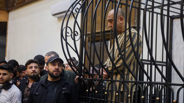 Συρία: Συγγενής του Άσαντ δικάζεται για «εγκλήματα κατά της ανθρωπότητας» Συρία: Συγγενής του Άσαντ δικάζεται για «εγκλήματα κατά της ανθρωπότητας»